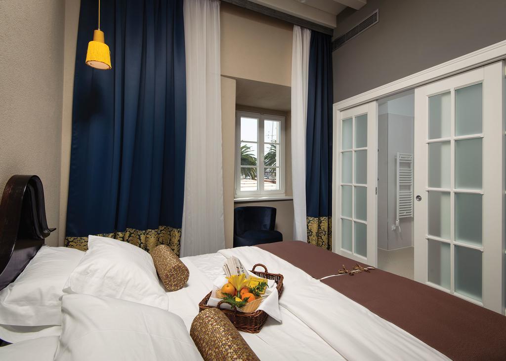 XII Century Heritage Hotel Trogir Eksteriør billede